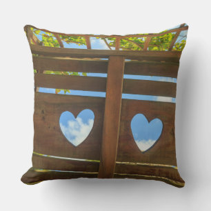 Coussin Forme de cœur dans une clôture, Belize