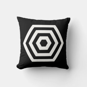 Coussin Forme géométrique hexagonale sur fond noir