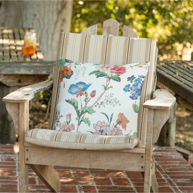 Coussin France 1830 Floral Antique Wallpaper (Chaise)