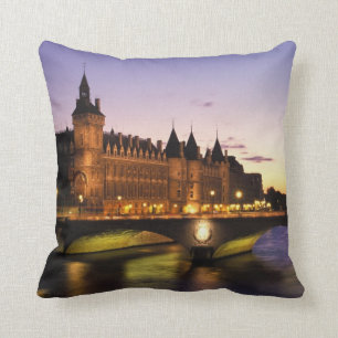 Coussin France, Paris, Seine et Conciergerie