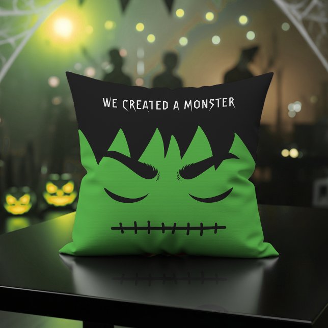Coussin Frankenstein Nous avons créé un Halloween monstre (Frankenstein We Created a Monster Halloween Throw Pillow
)