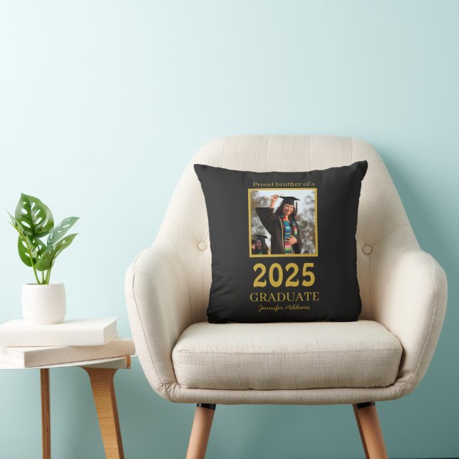 Coussin Frère fier diplômé personnalisé (Chaise)