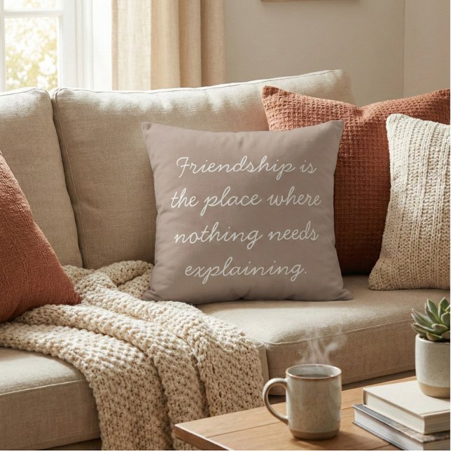 Coussin Friendship Quote Boho Handwritten Script Taupe (Créateur téléchargé)
