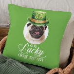 Coussin Funny St Patrick's Day Lucky Dog Mom Custom Photo<br><div class="desc">Le dessin de la mère du chien de la Saint Patrick. Facile à personnaliser. Vous pouvez modifier la position ou la taille du casquette si vous choisissez de personnaliser davantage. Si vous avez des questions,  n'hésitez pas à me contacter. photo :Photo de timolinasur Freepik</div>