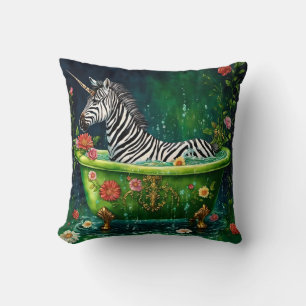 Coussin Funny Unicorn Zebra dans une baignoire