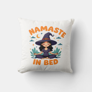 Coussin Funny Witch Meditation Design – "Namaste in Bed" P