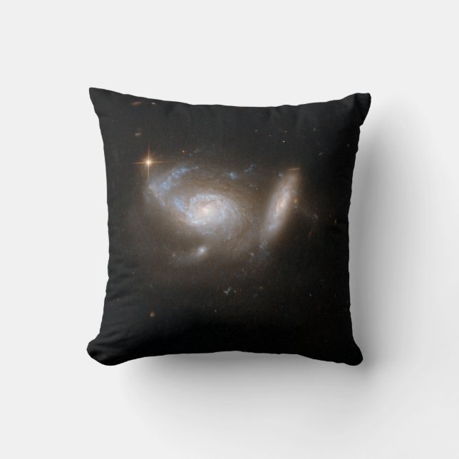 Coussin Galaxie en interaction avec Hubble ESO 550-2 (Recto)