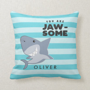 Coussin Garçons mignons de Jawsome de requin faits sur