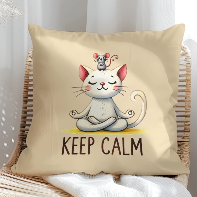 Coussin "Gardez le calme" Drôle Amoureux de les chats ("Keep Calm" Funny Cat Lovers Throw Pillow on a sunny boho rattan chair)