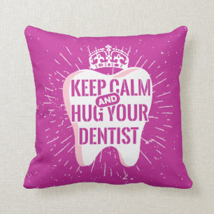 Coussin Gardez le calme et étreignez votre dentiste