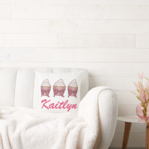 Coussin Gâteau de cupcake rose sucré Nom personnalisé