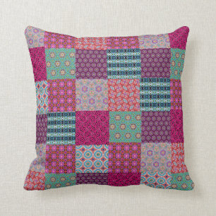 Coussin génial d'édredon de patchwork de motif p