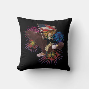 Coussin George Washington chevauchant un aigle avec un dra