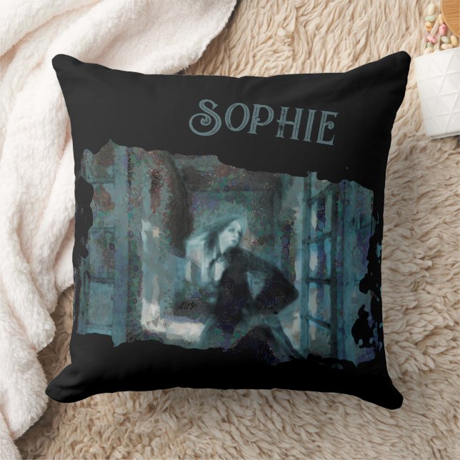 Coussin Ghost Girl in Blue – Haunting Surreal Art (Couverture)