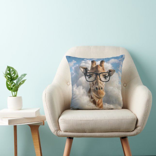 Coussin Girafe avec des lunettes noires dans un nuage (Chaise)