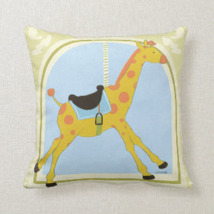 Coussin Giraffe de carrousel par Juin Erica Vess