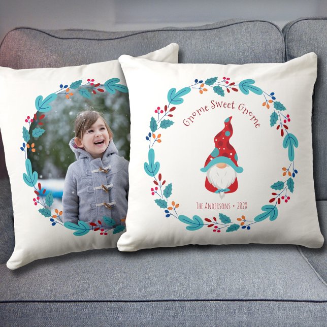 Coussin Gnome Sweet Gnome Cute Elf Floral Wreath Photo (Créateur téléchargé)