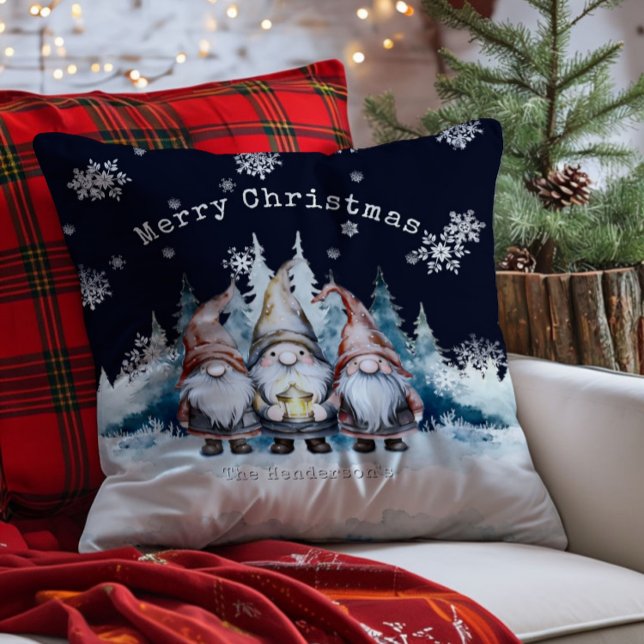 Coussin Gnomes de Noël à l'aquarelle Personnalisés (Watercolor Christmas Gnomes Personalized Throw Pillow)