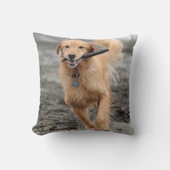Coussin Golden Retriever courant avec un bâton dans la bou (Recto)