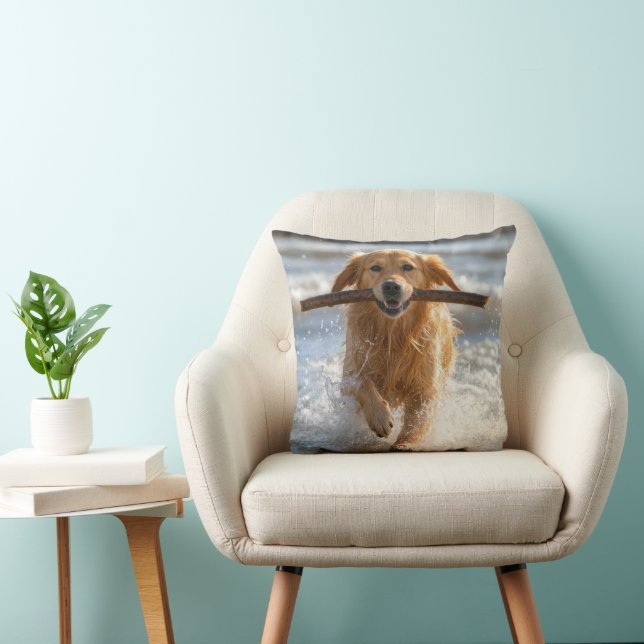 Coussin Golden Retriever courant avec un bâton de plage (Chaise)