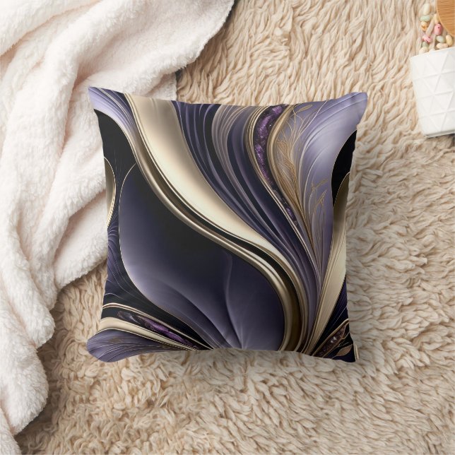 Coussin Golden Veil - Luxurious Gold and Violet Abstract (Couverture)