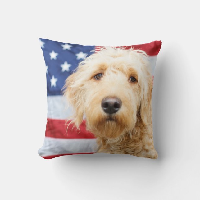 Coussin Goldendoodle avec drapeau américain (Recto)