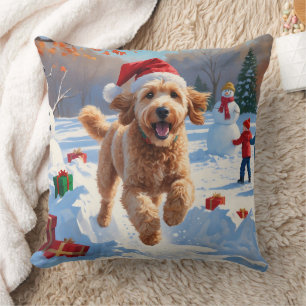 Coussin Goldendoodle Courir en neige avec Casquette de Noë
