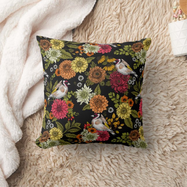 Coussin Goldfinches dans le jardin sur noir (Couverture)