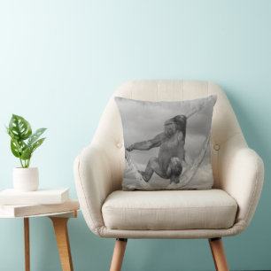 Coussin Gorille Posée Sur Un Arbre