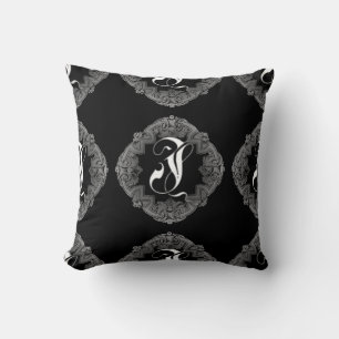 Coussin Goth Initial I