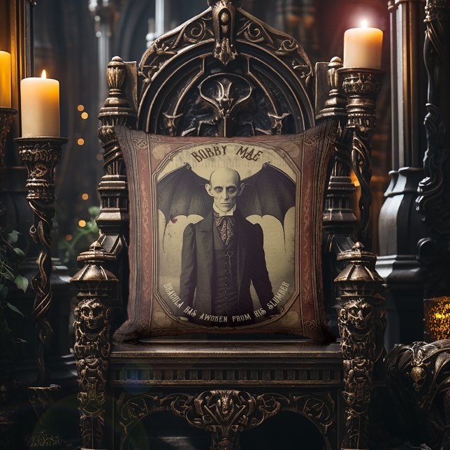 Coussin Gothique victorien vintage Dracula Vampire (Vintage Victorian Nosferatu Dracula Portrait Cushion - Victorian Gothic Home Decor.)