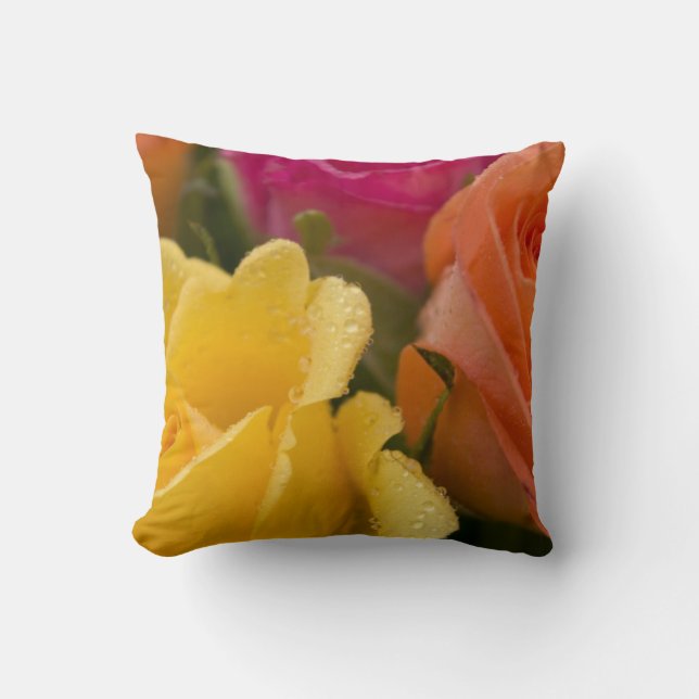 Coussin Gouttes de pluie sur les roses jaune-orange et (Recto)