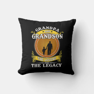 Coussin Grand-Père Et Grand-Fils La Légende Et L'Héritage