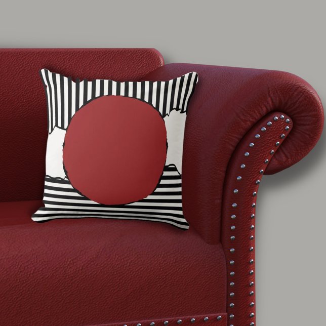 Coussin Grandes noires et blanches modernes Point rouge (Modern Black & White Centered Red Circle Throw Pillow on Red Sofa)