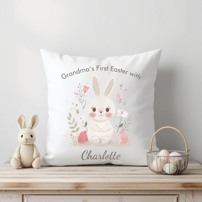 Coussin Grandma’s First Easter Personalized  (Créateur téléchargé)