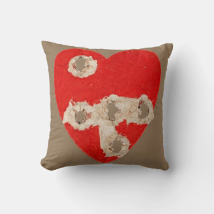 Coussin Graphique de cœur rouge avec perforations déchirée