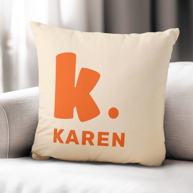 Coussin Gras monogramme initial et nom orange (Bold monogram initial and name orange throw pillow)