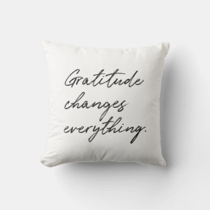 Coussin Gratitude Change tout Typographie