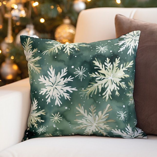 Coussin Green White Snowflics Vacances de Noël d'hiver (Green and white snowflakes Christmas/holiday decorator pillow)