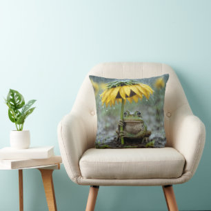 Coussin Grenouille sous un parapluie tournesol sous la plu