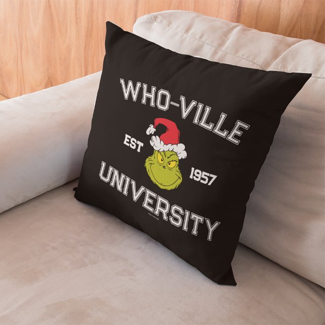 Coussin Grinch | Université de Who-ville Établie en 1957 (Pillow on couch)
