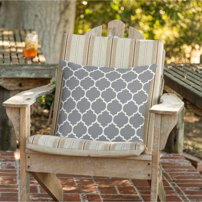 Coussin Gris ardoise chic et motif de treillis à quatre fe (Chaise)