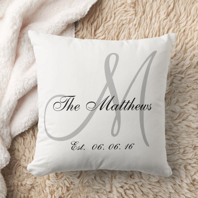 Coussin Gris Blanc Monogramme Cadeau de mariage pour jeune (Créateur téléchargé)
