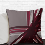 Coussin Gris Bourgogne Artistique Abstrait<br><div class="desc">L'oreiller décoratif moderne à jetons présente une composition artistique abstraite de ruban aux tons bordeaux et gris avec des accents blancs sur un arrière - plan gris. Cette composition abstraite est construite sur des combinaisons de rubans répétés, qui sont superposés et entrelacés pour former un design abstrait intéressant. Les accents...</div>
