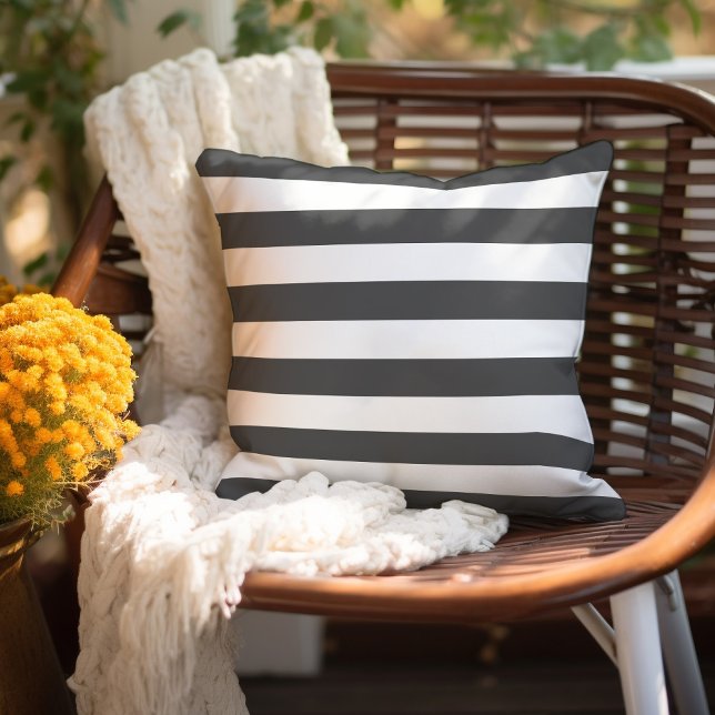 Coussin Gris Charbon et Rayures Blanches (Créateur téléchargé)
