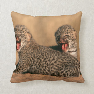 Coussin Gros Plan Du Nouveau Léopard (Panthera Pardus)