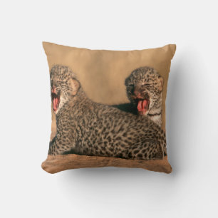 Coussin Gros plan d'un léopard nouveau-né (Panthera Pardus