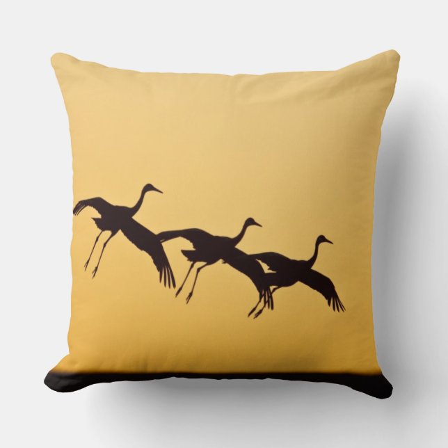 Coussin Grue du Canada atterrissant au coucher du soleil (Recto)
