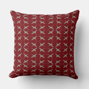 Coussin Grues d'aquarelle élégante sur rouge cerisier fonc