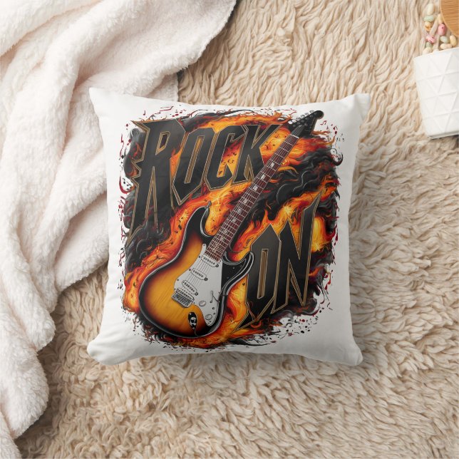 Coussin Guitare rocheuse au milieu de flammes enflammées à (Couverture)